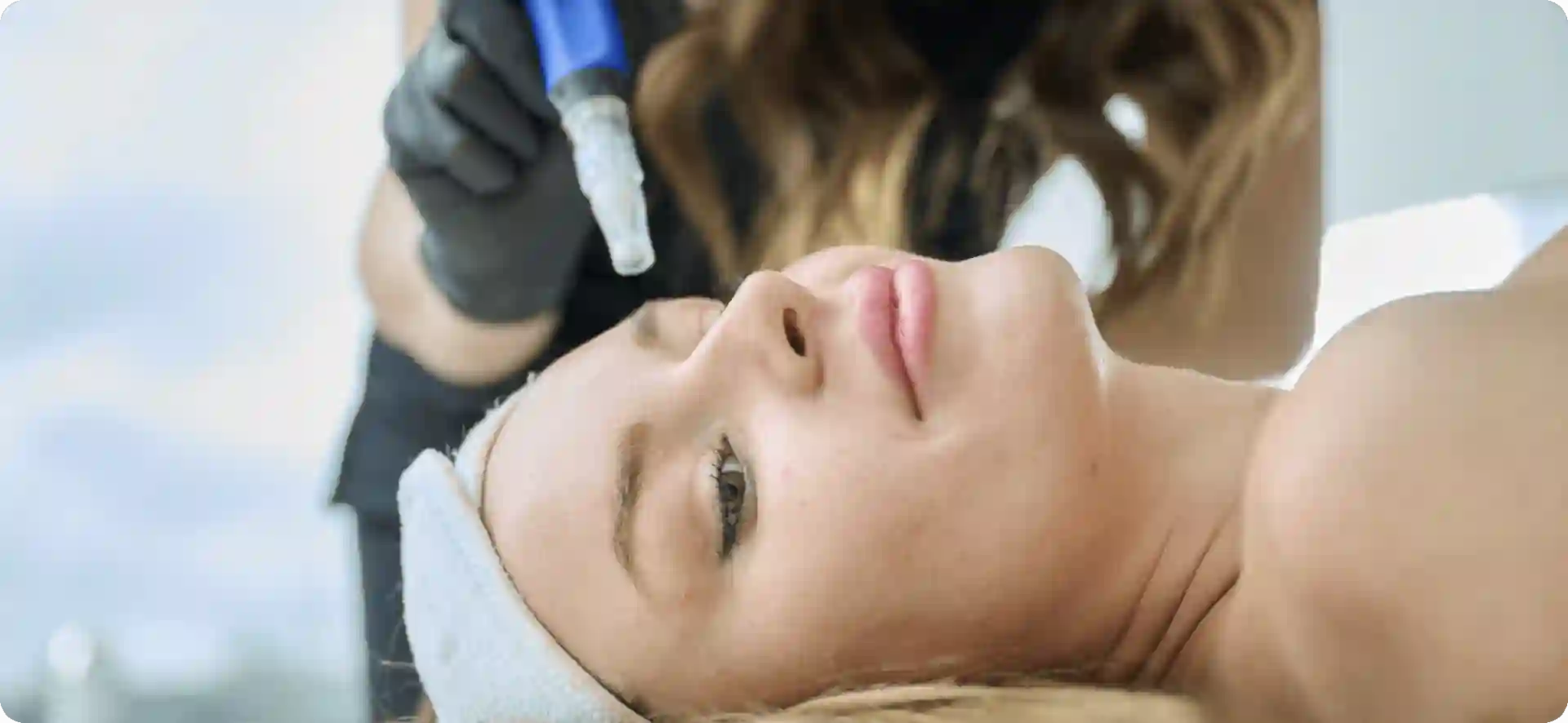 How Do Microneedles Trigger New Collagen and Elastin in Loose Skin Berkshire?